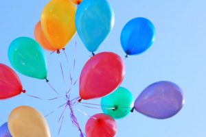 Shows several balloons against a blue sky background to illustrate the topic of this article which is the mysterious balloon experiment